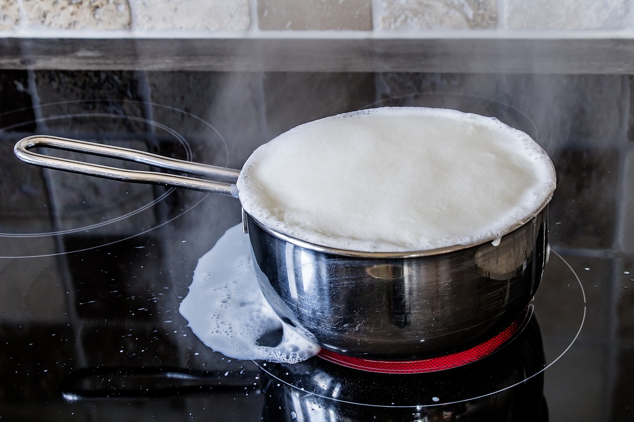 Quem conhece esses truques não consegue resolver pia entupida, formigas ou mato o ano todo: o sal de cozinha barato pode fazer isso!